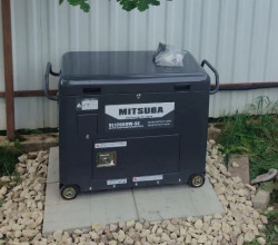 Бесшумный генератор в защитном кожухе  MITSUBA  SL 12000W-SE с  двойным  глушителем